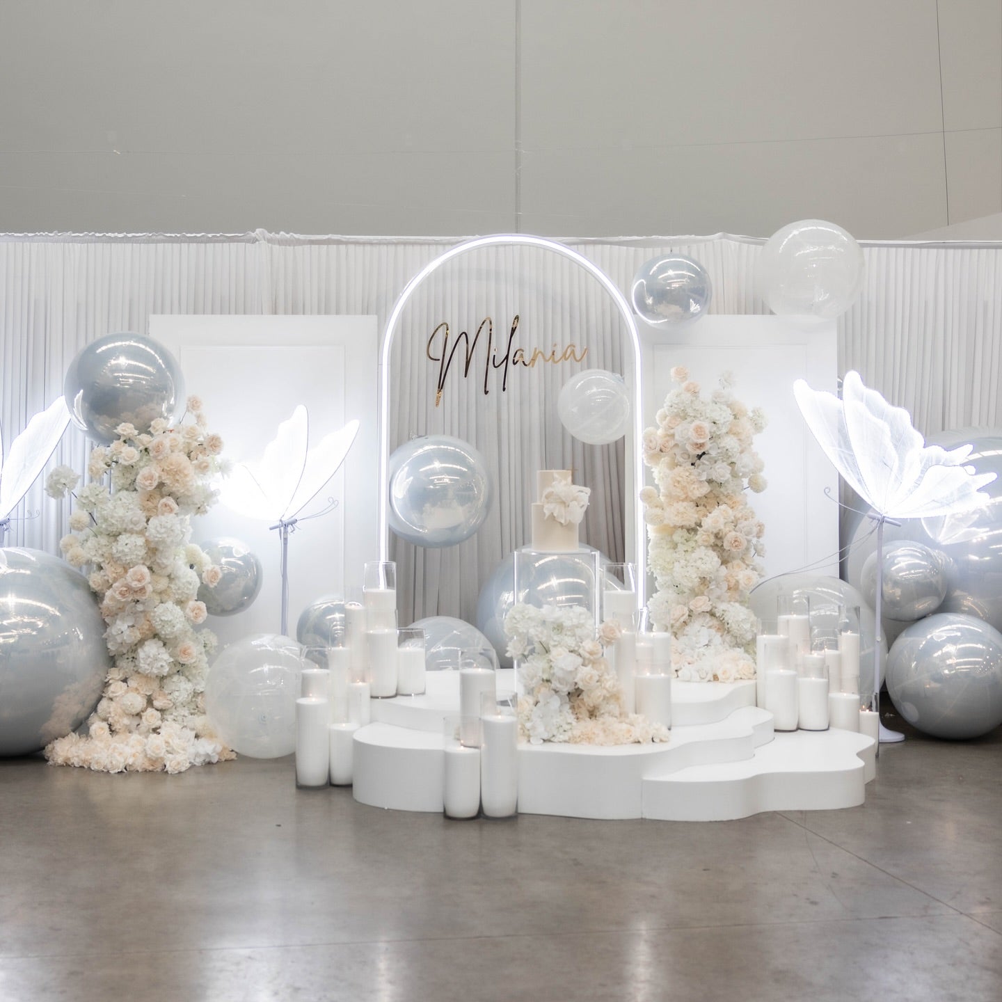 White-Big Shiny Inflatable Ball