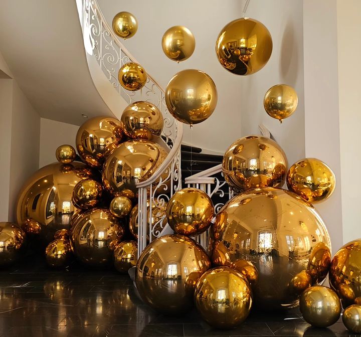 Gold-Big Shiny Inflatable Ball